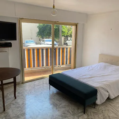 Palm Apartment *